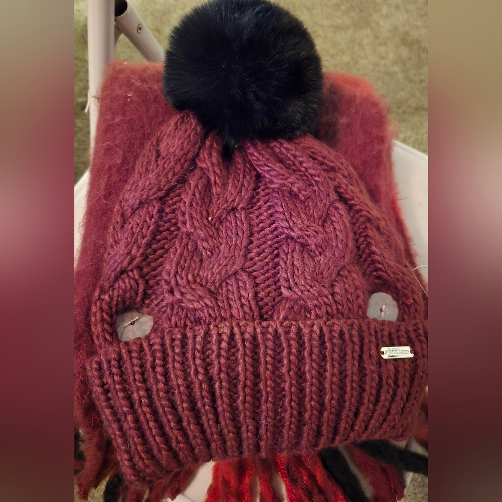NWOT Steve Madden Scarf & Hat Burgandy & Black Set Winter Accessories